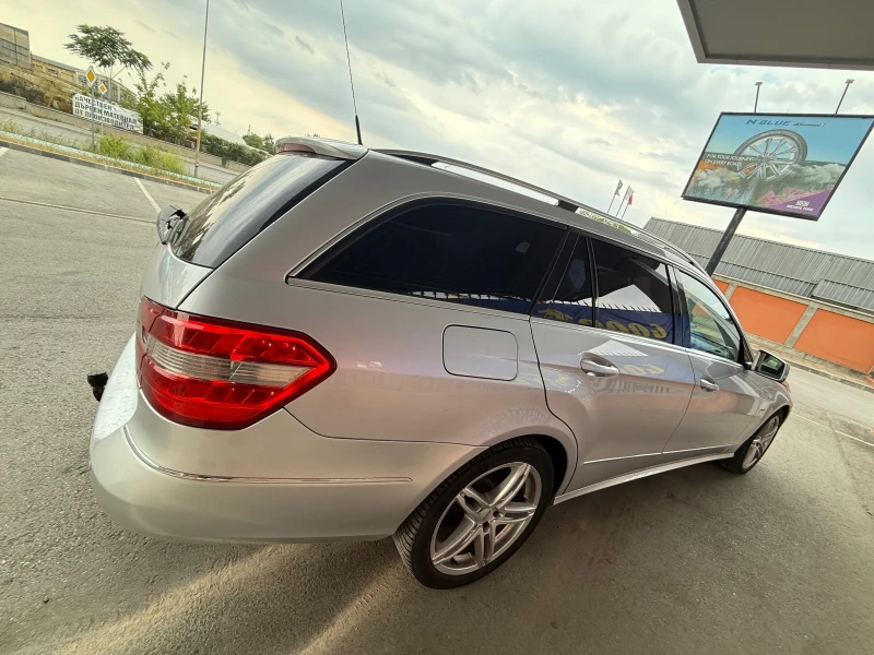 Mercedes-Benz E 220 Кожа* Нави* LED* Теглич , снимка 5 - Автомобили и джипове - 52553758