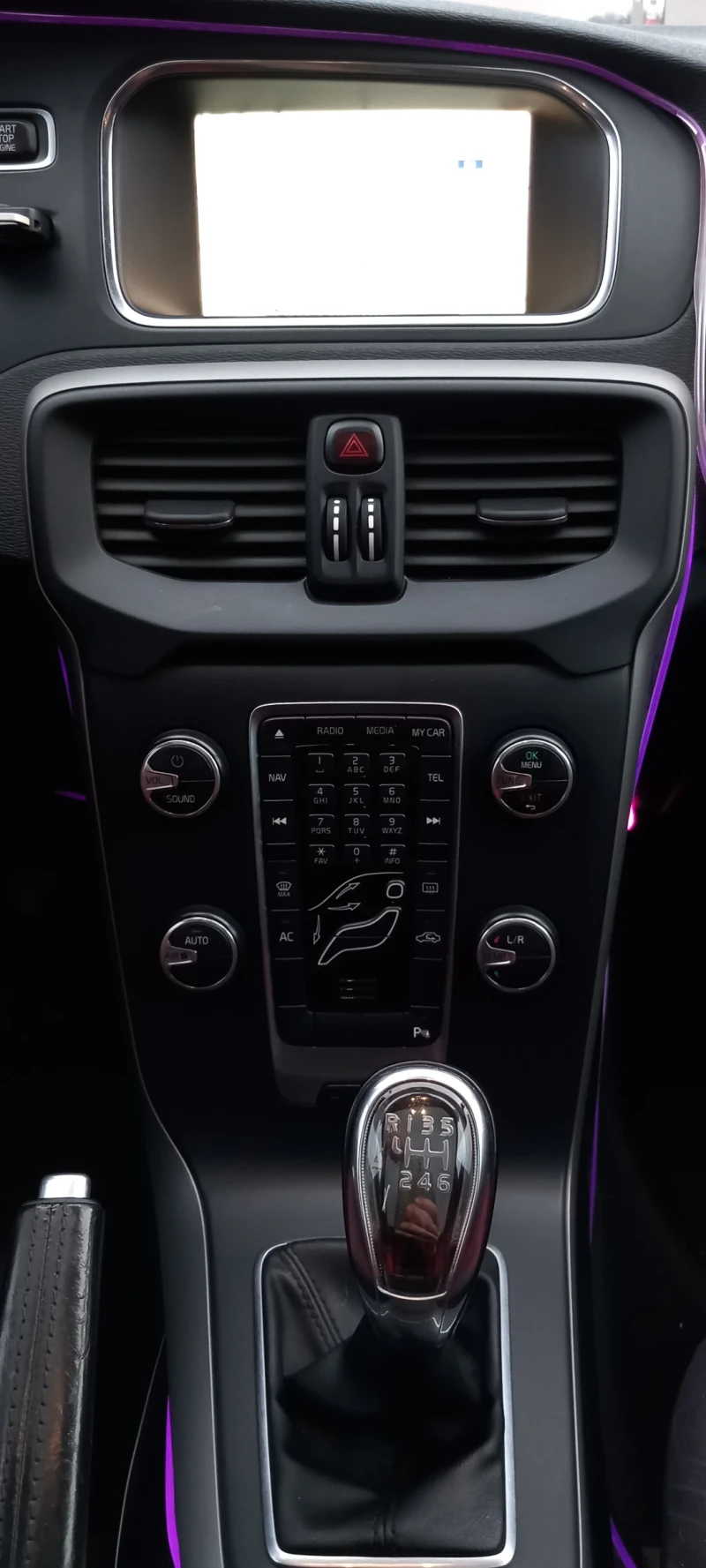 Volvo V40 D2, снимка 13 - Автомобили и джипове - 52979516