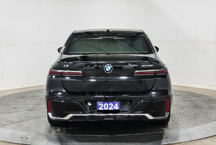 BMW i7 xDrive60 , снимка 5 - Автомобили и джипове - 54425563