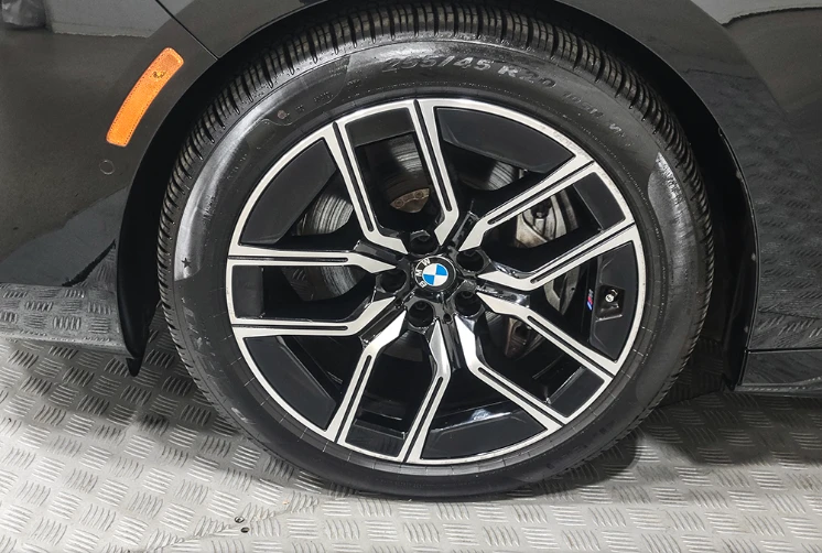 BMW i7 xDrive60 , снимка 8 - Автомобили и джипове - 54425563