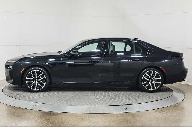 BMW i7 xDrive60 , снимка 3 - Автомобили и джипове - 54425563