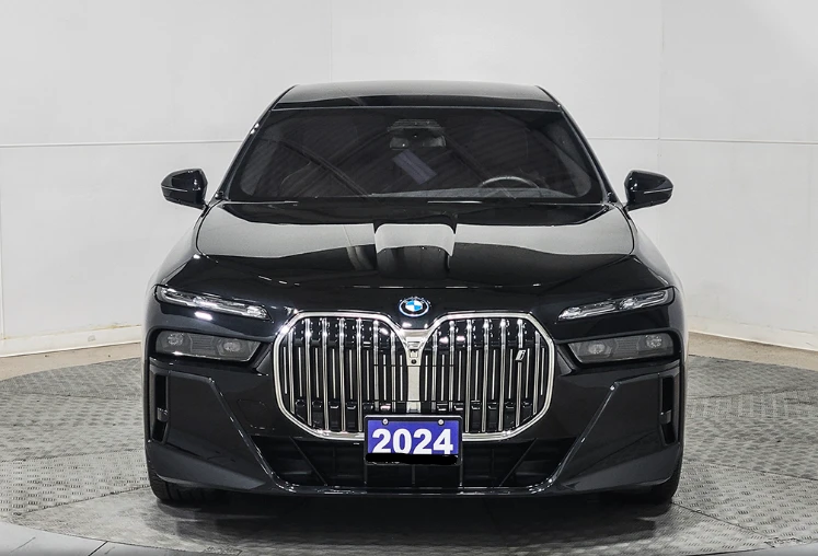 BMW i7 xDrive60 , снимка 2 - Автомобили и джипове - 54425563