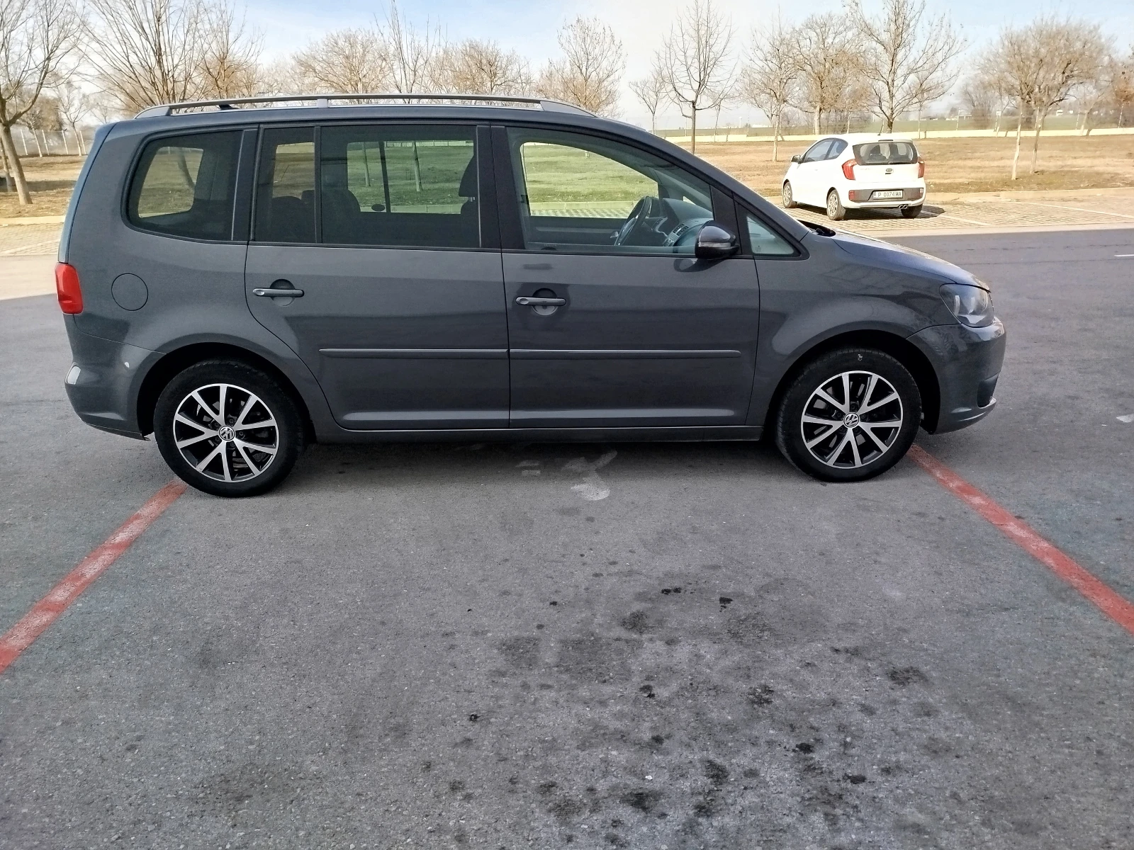 VW Touran 2.0TDI-DSG-NAVI - изображение 6