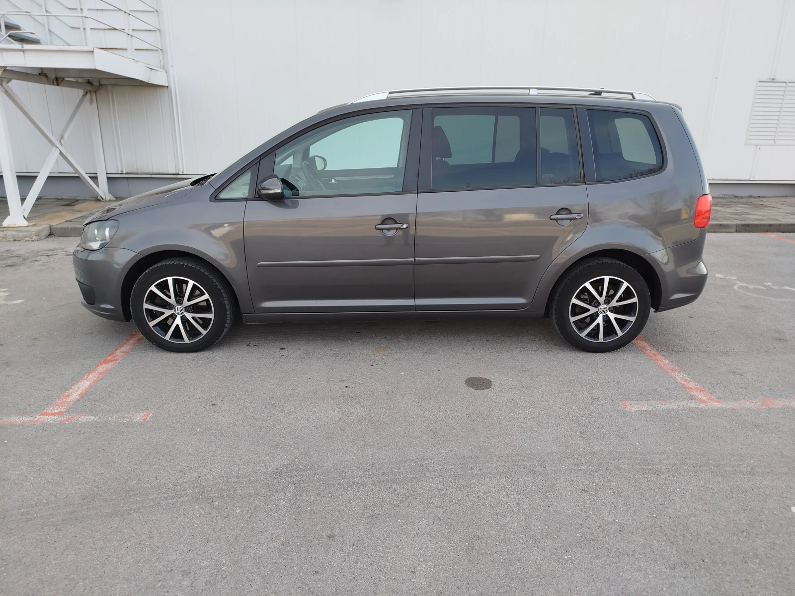 VW Touran 2.0TDI-DSG-NAVI - изображение 3