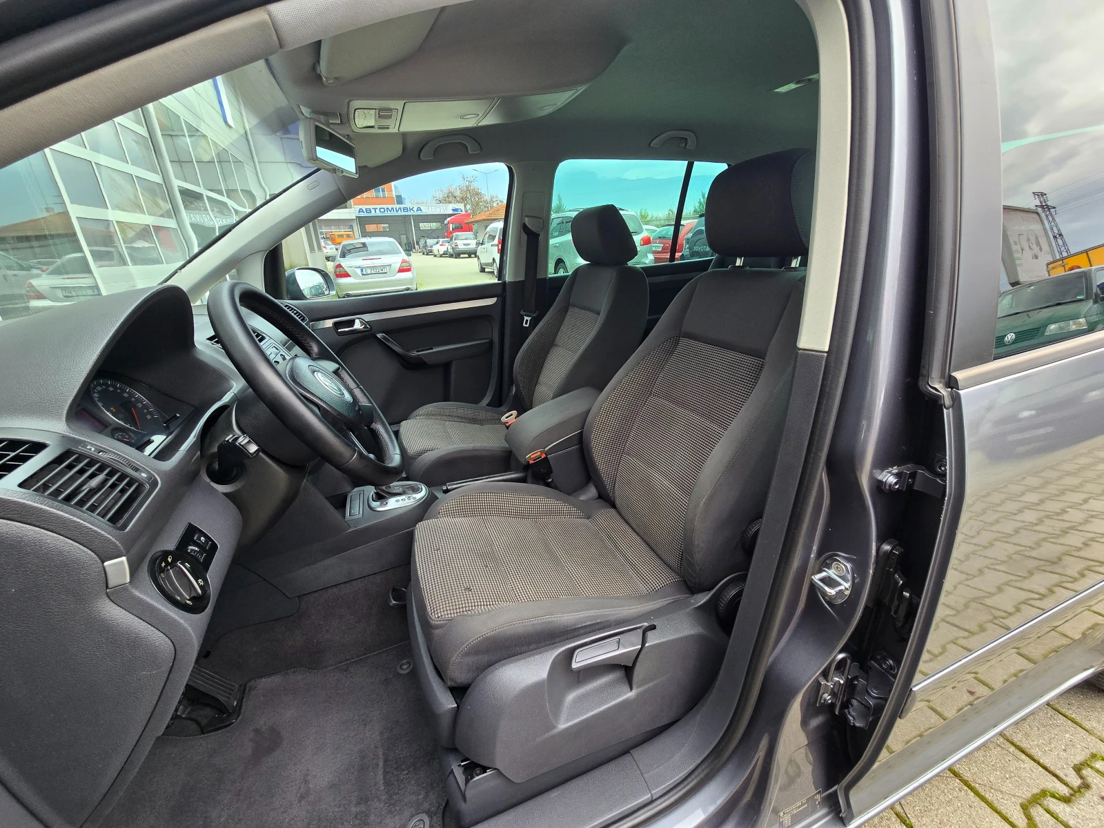 VW Touran 1.9TDi* NAVi* 6+ 1* AVTOMAT*  - изображение 10