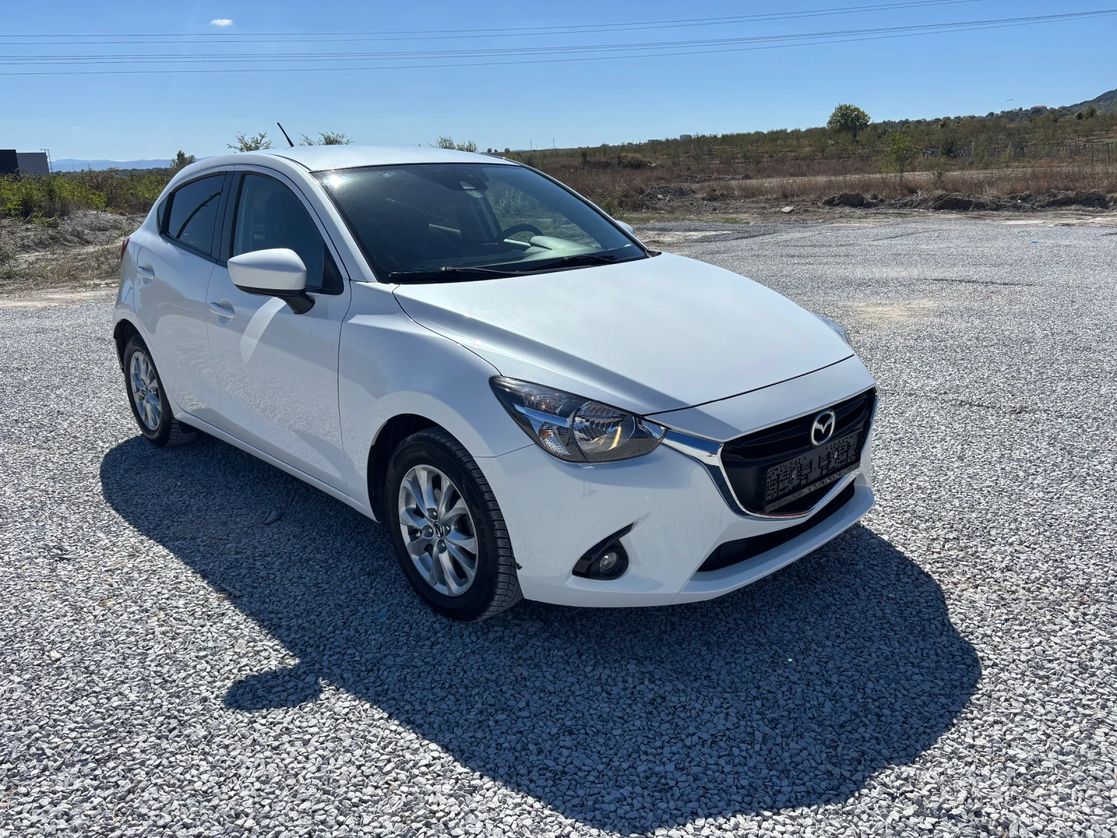 Mazda 2 ВНОС ШВЕЙЦАРИЯ АВТОМАТ 1.5 бензин Skyactiv, снимка 2 - Автомобили и джипове - 53708152