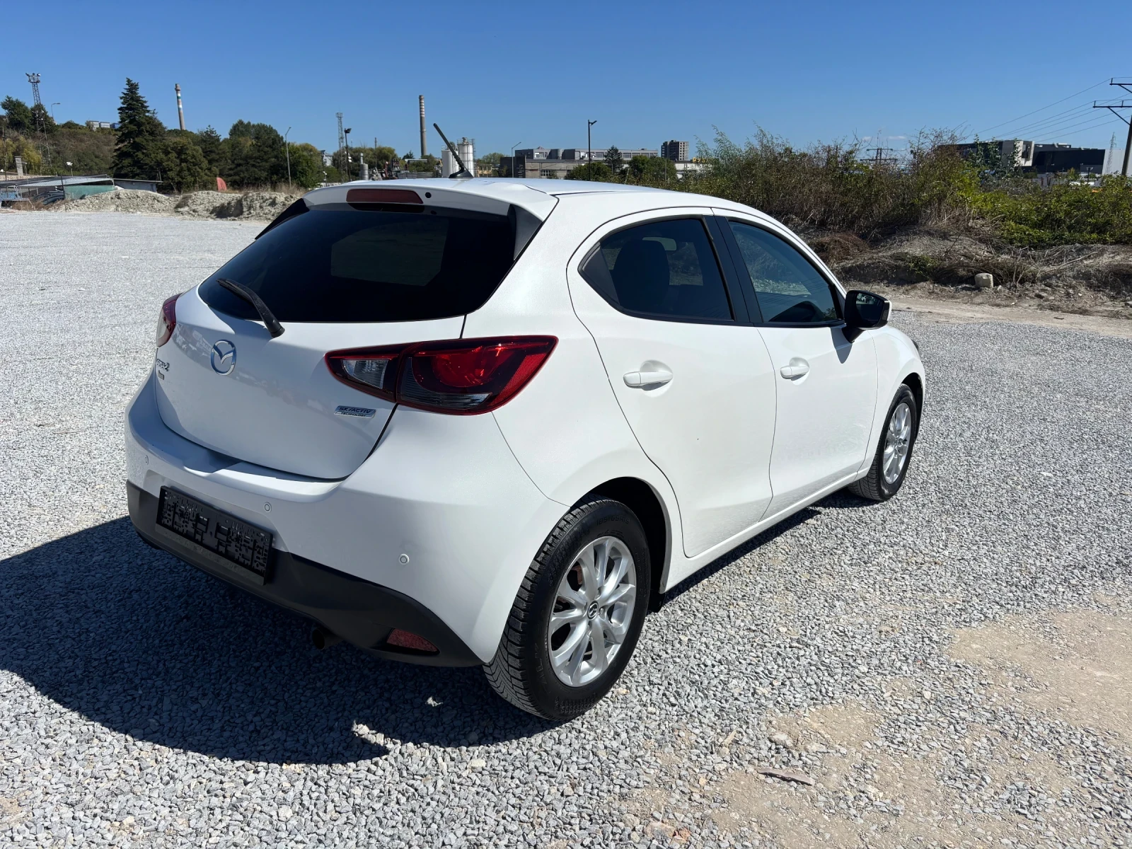 Mazda 2 ВНОС ШВЕЙЦАРИЯ АВТОМАТ 1.5 бензин Skyactiv, снимка 4 - Автомобили и джипове - 53708152