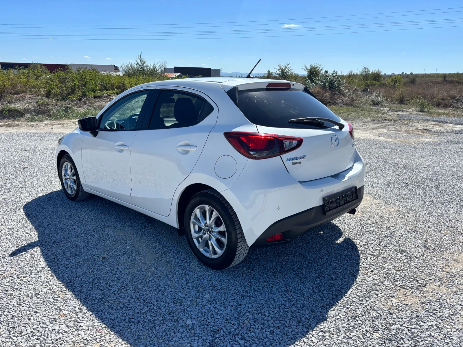 Mazda 2 ВНОС ШВЕЙЦАРИЯ АВТОМАТ 1.5 бензин Skyactiv, снимка 3 - Автомобили и джипове - 53708152