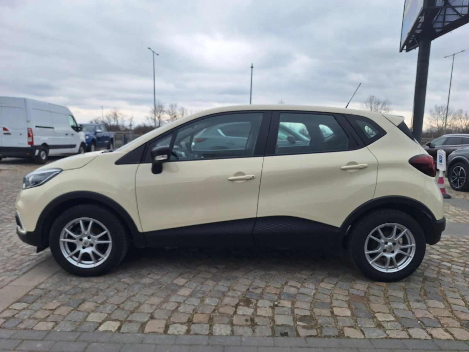 Renault Captur TCe 90 к.с., снимка 4 - Автомобили и джипове - 53996148