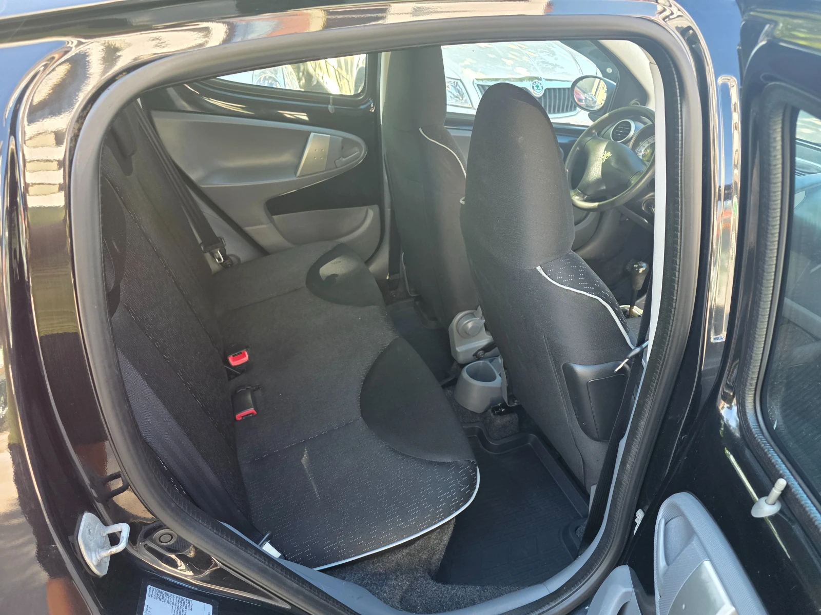Peugeot 107 1.0, снимка 15 - Автомобили и джипове - 55456178