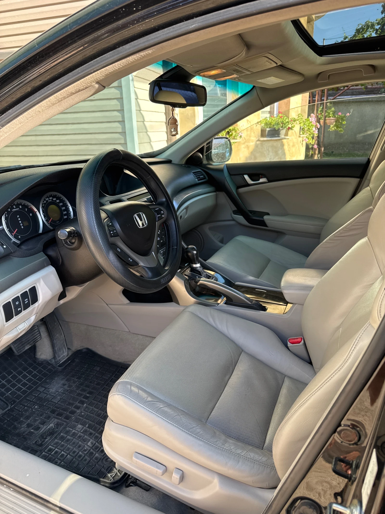 Honda Accord 2.4 EXECUTIVE, снимка 10 - Автомобили и джипове - 55682139