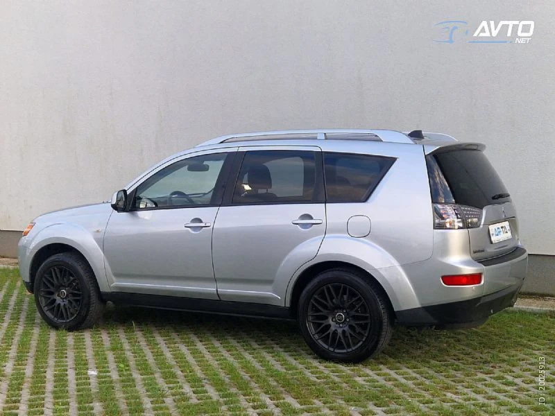 Mitsubishi Outlander 2.4отличен 7 места газ, снимка 7 - Автомобили и джипове - 47283444