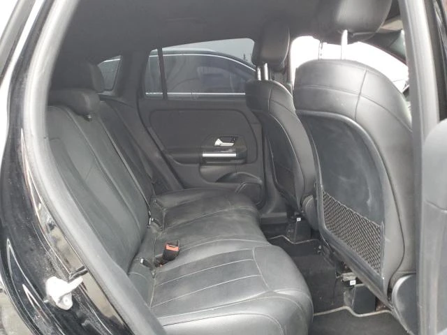 Mercedes-Benz GLA 250 2.0L 4 Front-wheel Drive, снимка 3 - Автомобили и джипове - 53344137