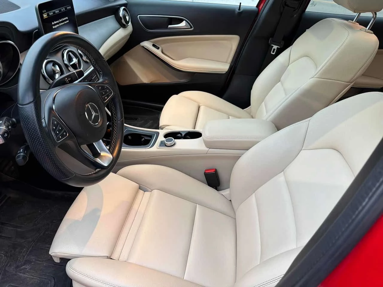 Mercedes-Benz GLA 250  CARFAX * KAMЕРА * ПАНО * ПОДГРЕВИ, снимка 5 - Автомобили и джипове - 53714095