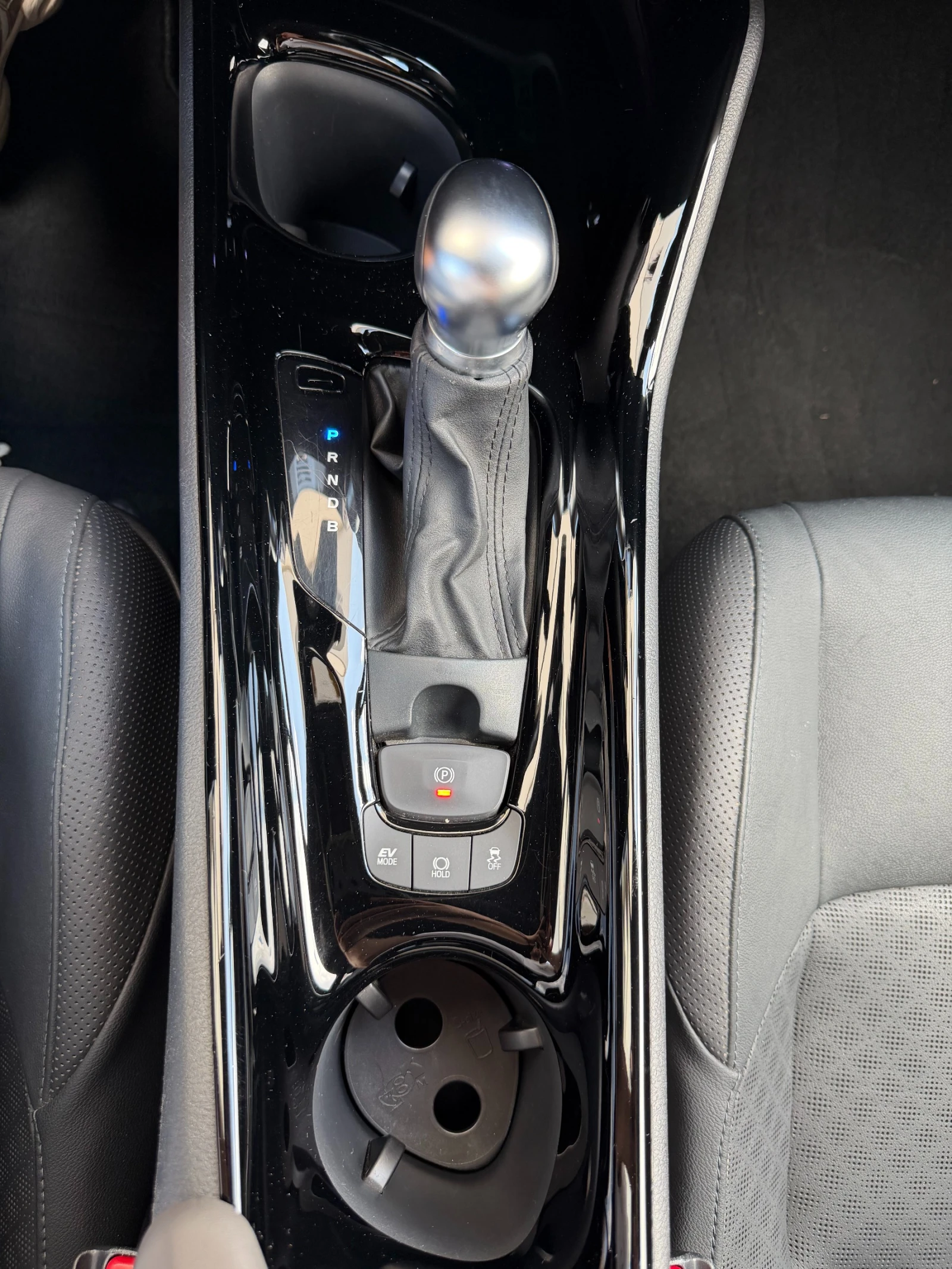 Toyota C-HR 1.8Hybrid e-CVT Facelift в Гаранция, снимка 12 - Автомобили и джипове - 55446177