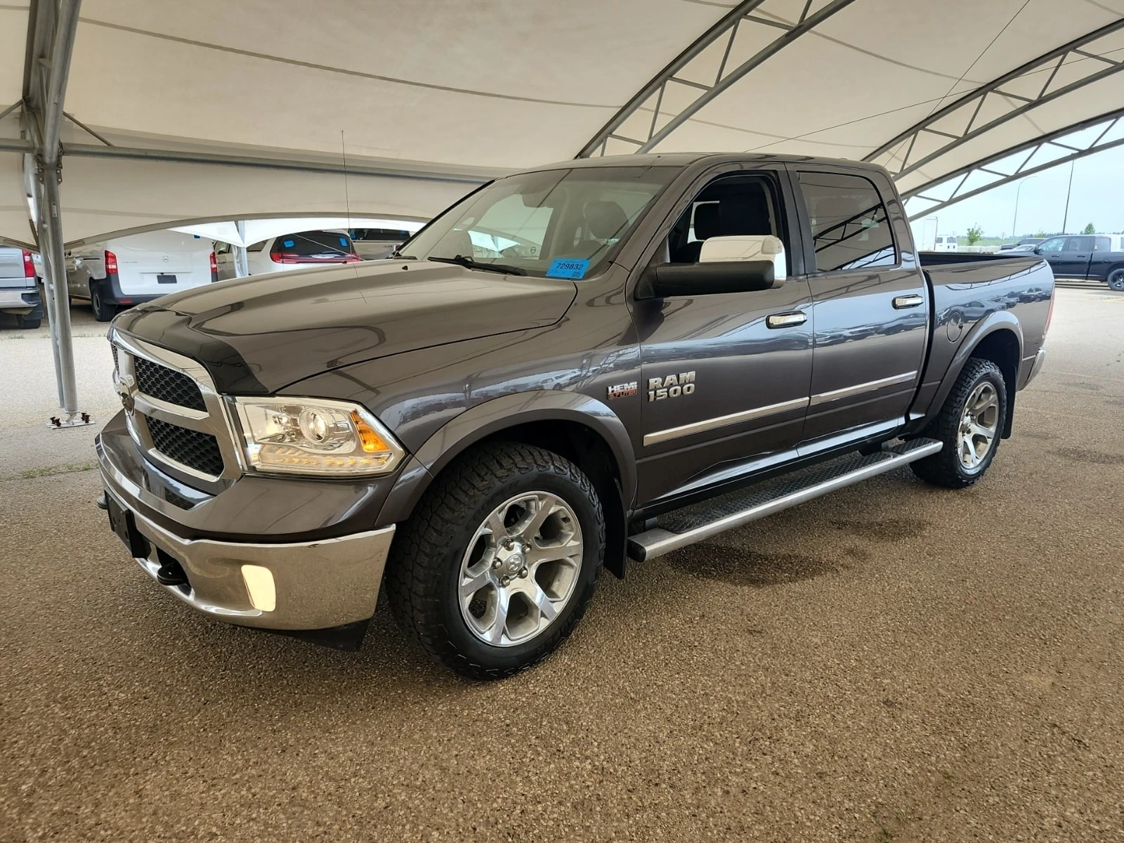 Dodge RAM 1500 * 5.7L V8 * LARAMIE CREW CAB SHORT BED * CARFAX * 