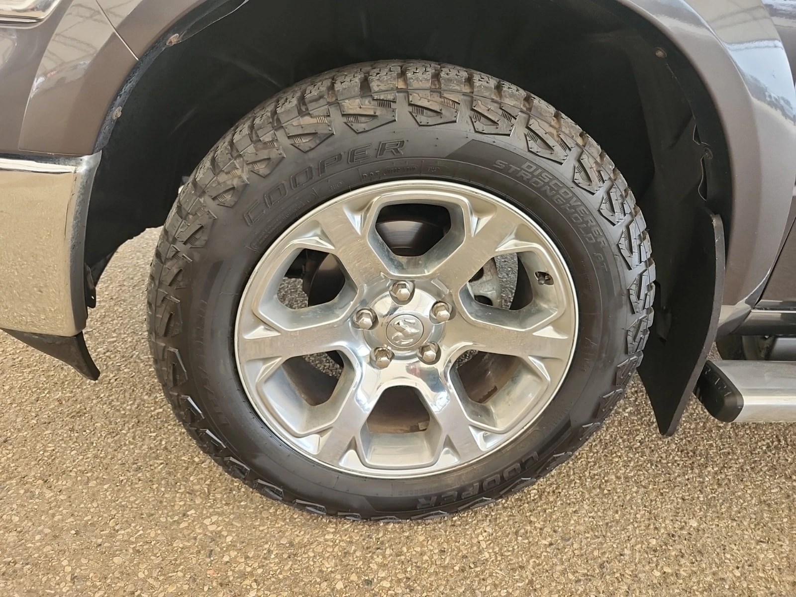 Dodge RAM 1500 * 5.7L V8 * LARAMIE CREW CAB SHORT BED * CARFAX * , снимка 13 - Автомобили и джипове - 56159555