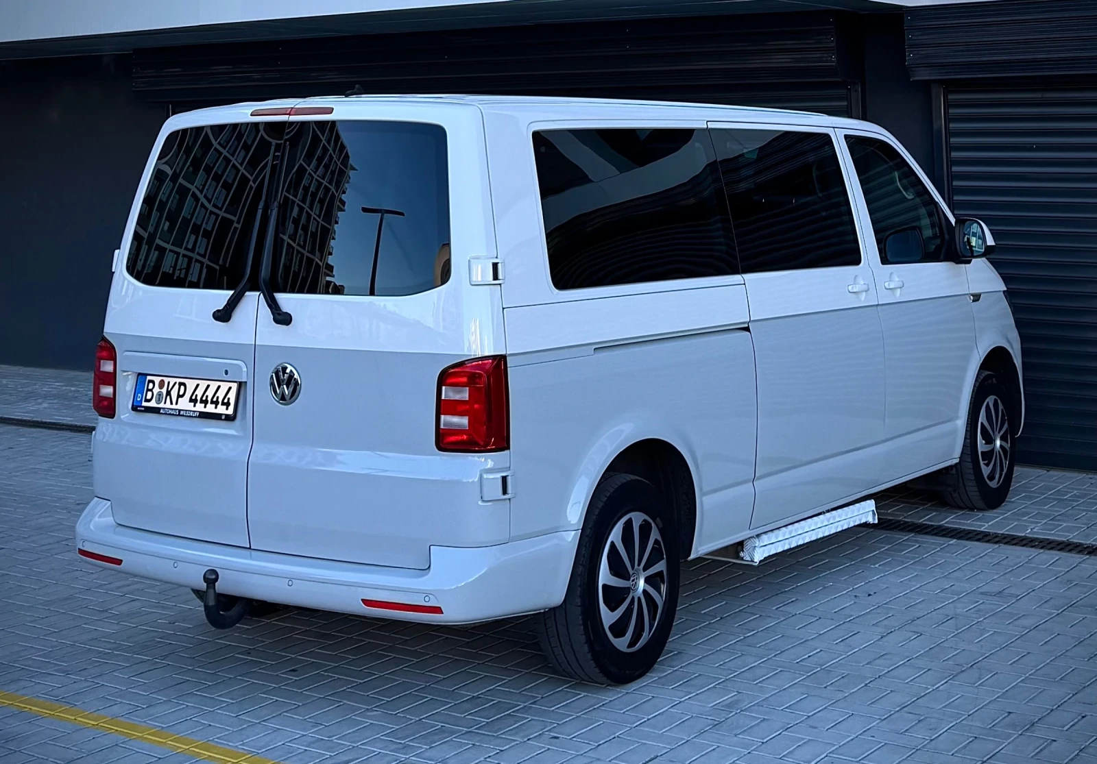 VW Caravelle 2.0TDI 150к.с. COMFORTLINE 8+ 1 Full Led 4Motion  - изображение 4