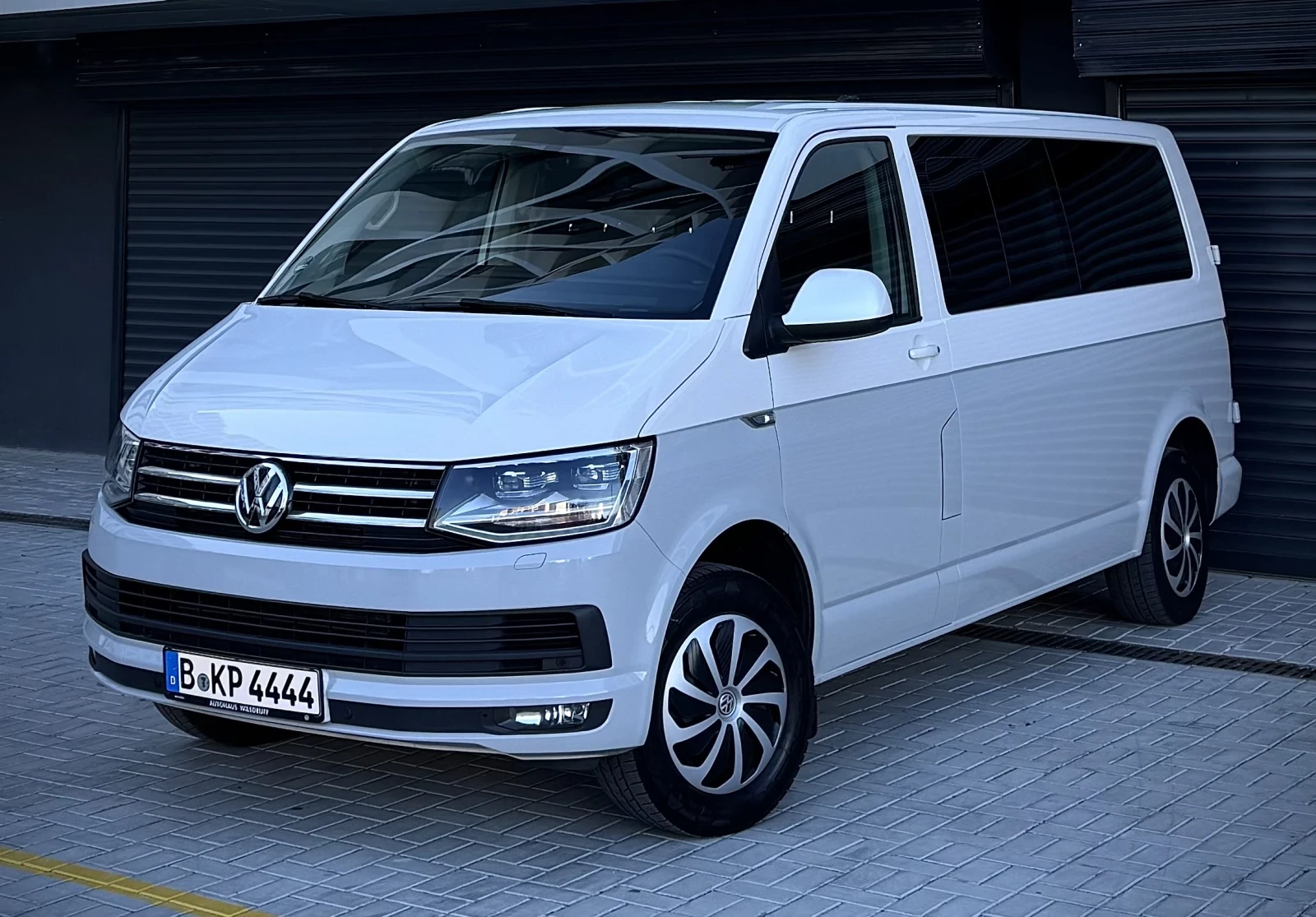 VW Caravelle 2.0TDI 150к.с. COMFORTLINE 8+ 1 Full Led 4Motion  | Mobile.bg — изображение 1
