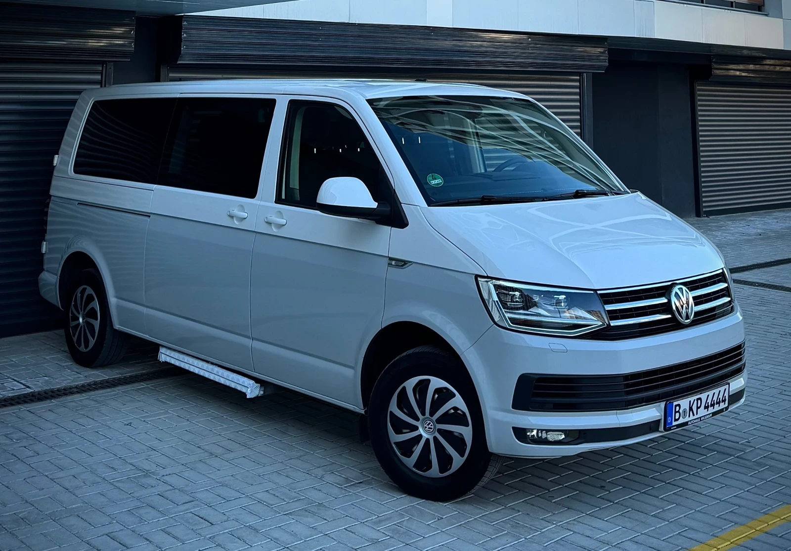 VW Caravelle 2.0TDI 150к.с. COMFORTLINE 8+ 1 Full Led 4Motion  - изображение 3