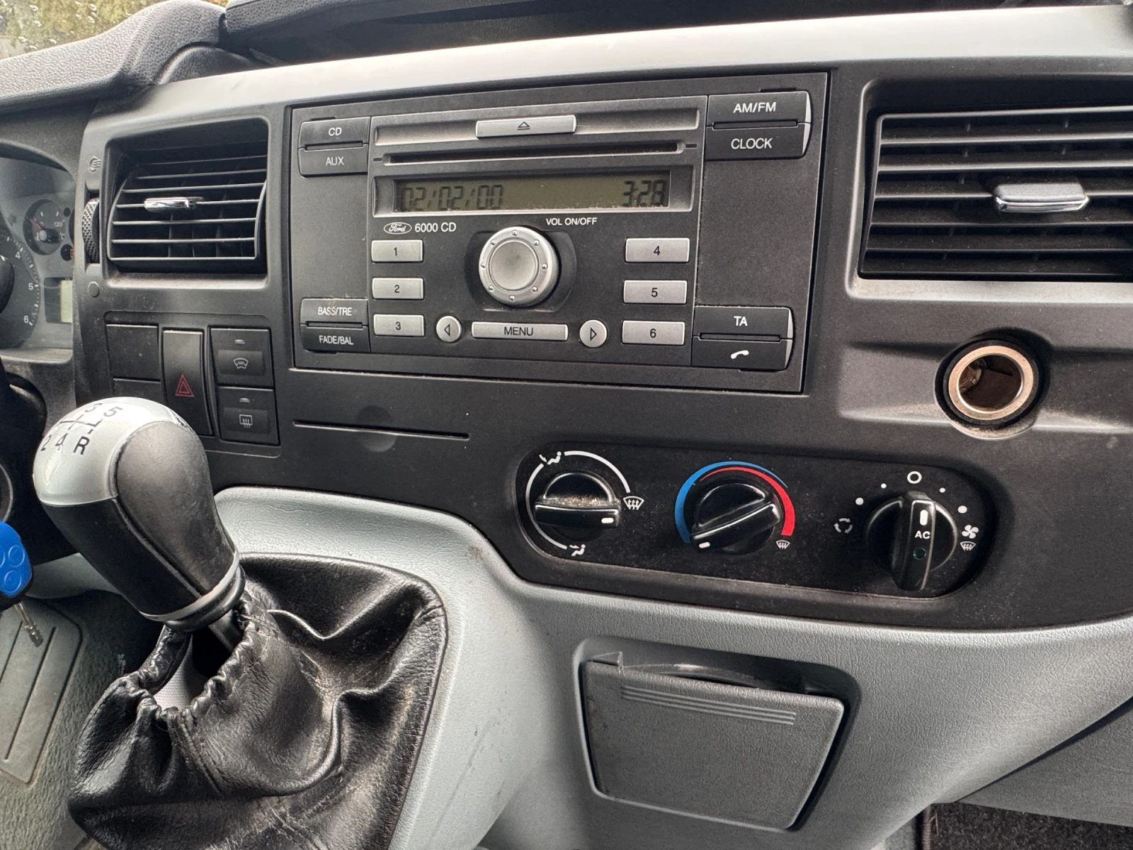 Ford Transit 2.2 TDCI* Kлиматик* 6 места - изображение 8