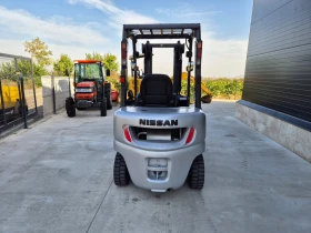 Мотокар Nissan 2.5 тона / АВТОМАТ / ПЕРФЕКТЕН !, снимка 4