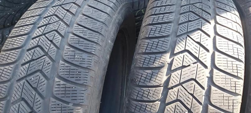 Гуми Зимни 235/60R18, снимка 2 - Гуми и джанти - 30918600