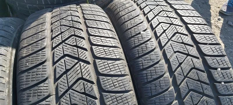 Гуми Зимни 235/60R18, снимка 3 - Гуми и джанти - 30918600