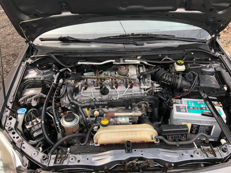 Toyota Avensis 2.2 177к.с D-Cat  2006г КСЕНОН, снимка 16 - Автомобили и джипове - 41140556