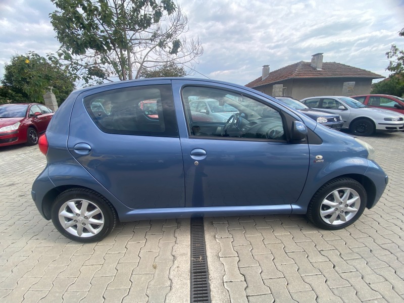 Toyota Aygo 1.0 68кс., снимка 5 - Автомобили и джипове - 42096243