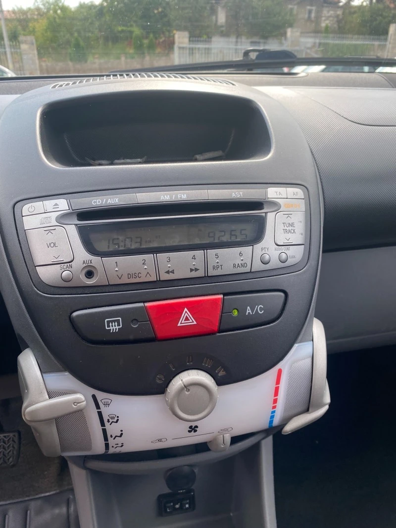 Toyota Aygo 1.0 68кс., снимка 13 - Автомобили и джипове - 46274701