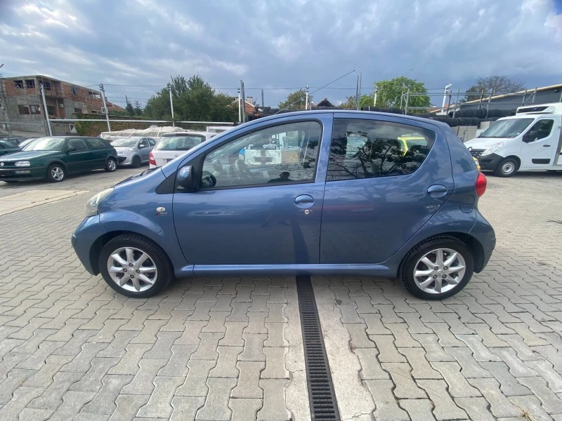 Toyota Aygo 1.0 68кс., снимка 2 - Автомобили и джипове - 46274701