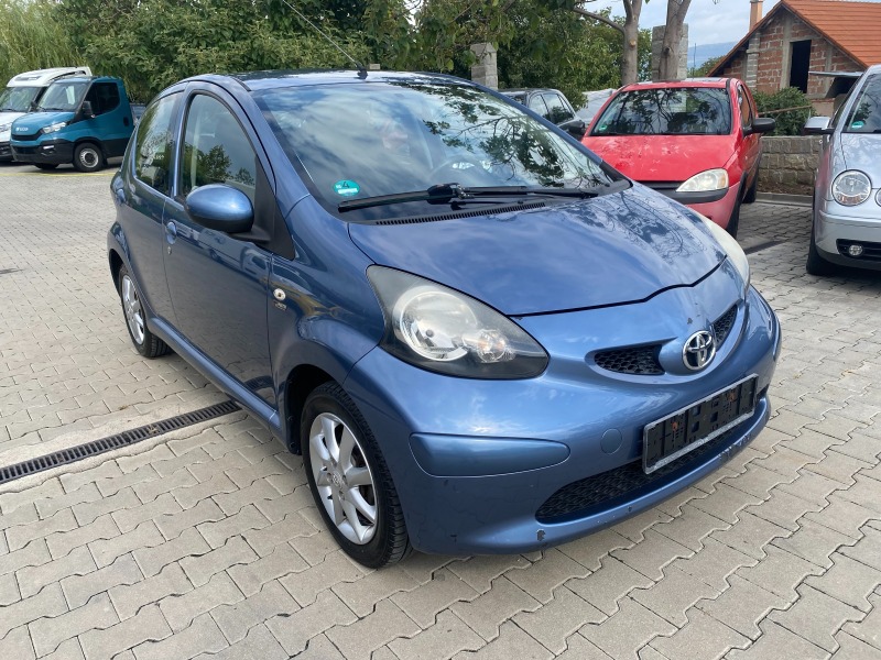 Toyota Aygo 1.0 68кс., снимка 6 - Автомобили и джипове - 42096243