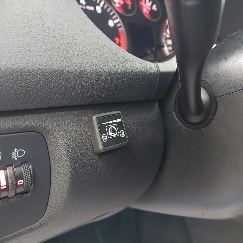 Audi A3 1.6 газ- бензин, снимка 7 - Автомобили и джипове - 51905443