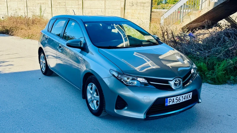 Toyota Auris 1.3 VVT-I, снимка 5 - Автомобили и джипове - 52311763