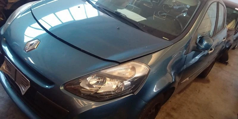 Renault Clio 1.2i 2br, снимка 5 - Автомобили и джипове - 47491933