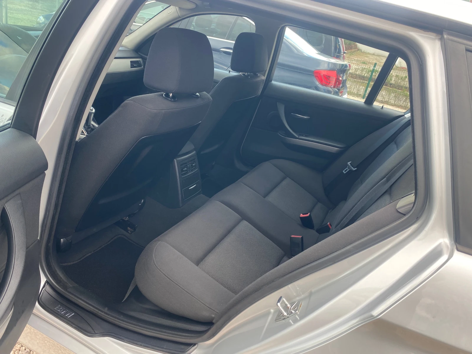 BMW 320 2.0d, 163кс, 6ск, НАВИ, ПОДГР, ТЕМПОМАТ | Mobile.bg — изображение 13