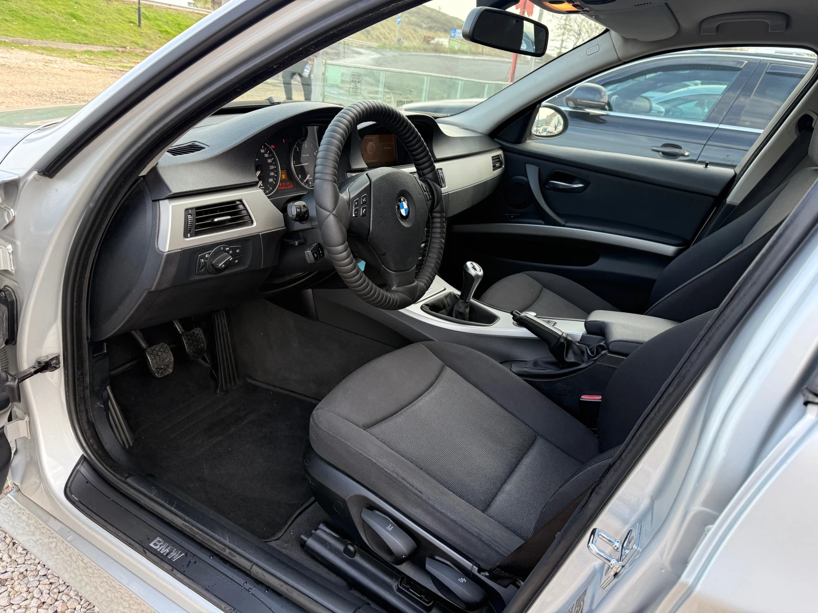 BMW 320 2.0d, 163кс, 6ск, НАВИ, ПОДГР, ТЕМПОМАТ - изображение 8