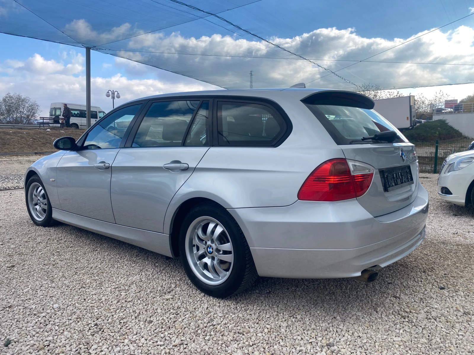 BMW 320 2.0d, 163кс, 6ск, НАВИ, ПОДГР, ТЕМПОМАТ - изображение 6