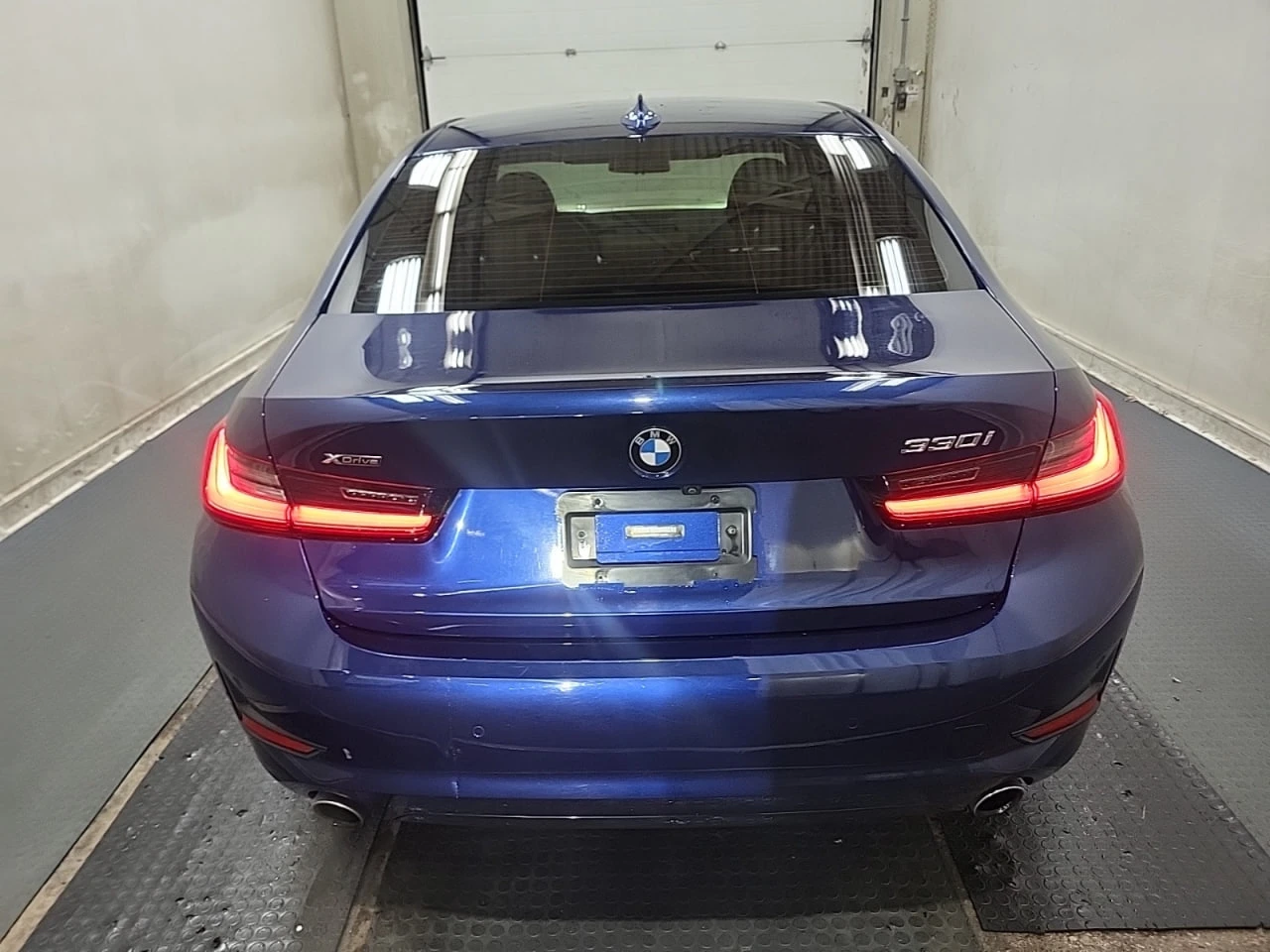 BMW 330 * АВТО КРЕДИТ* ЦЕНА ДО БГ * Сервизна история *  - изображение 4