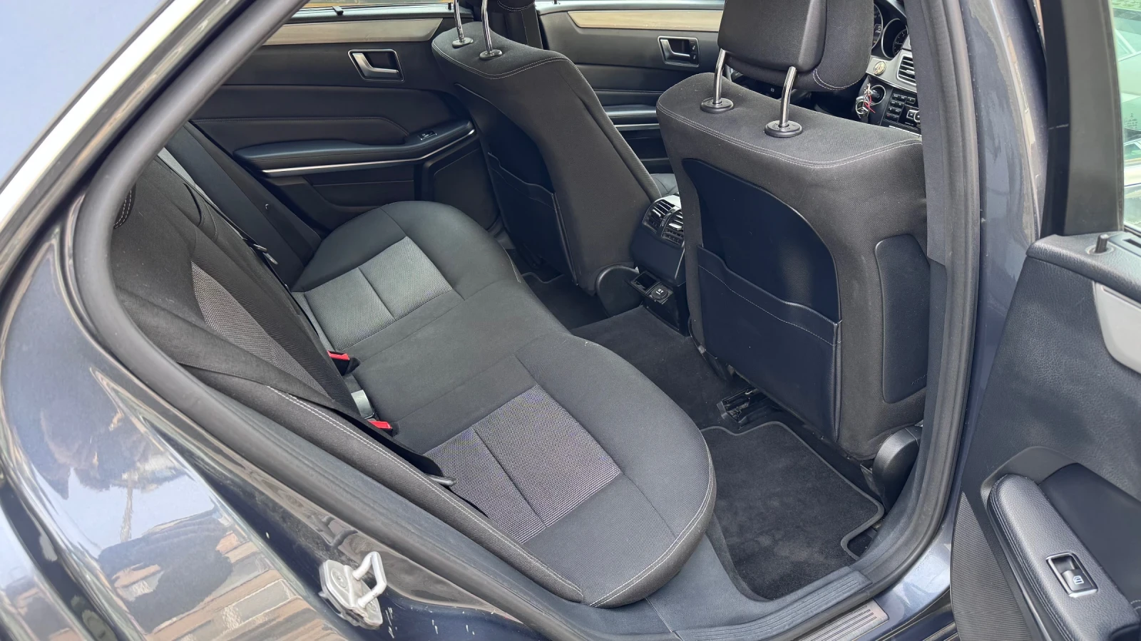 Mercedes-Benz E 250, снимка 12 - Автомобили и джипове - 53725295