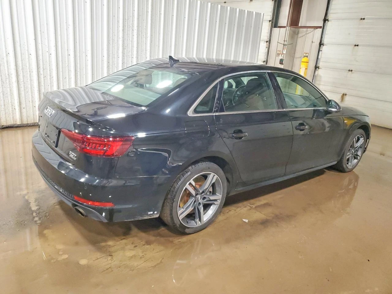 Audi A4 * KEYLESS* КОЖА* ПОДГРЕВ* НАВИ* , снимка 4 - Автомобили и джипове - 53766124
