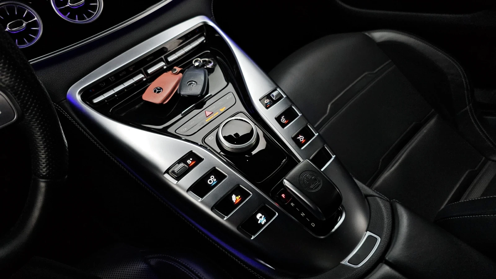 Mercedes-Benz GT * 43* AMG* 4MATIC* 360* DIS* ОБДУХВАНЕ* , снимка 11 - Автомобили и джипове - 54859470