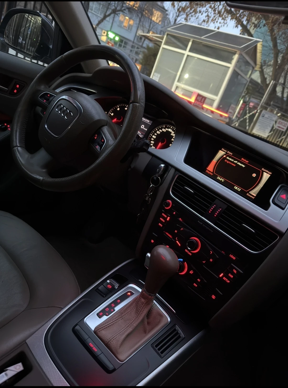Audi A4 2 tdi | бежов салон | xenon plus, снимка 17 - Автомобили и джипове - 54963036