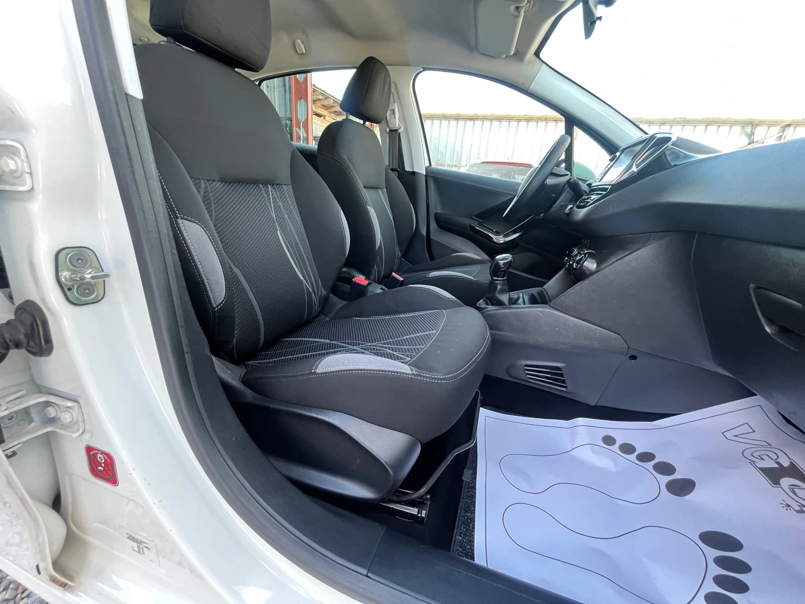 Peugeot 208 1, 4HDI, 68kc, , ЛИЗИНГ, снимка 13 - Автомобили и джипове - 55395827