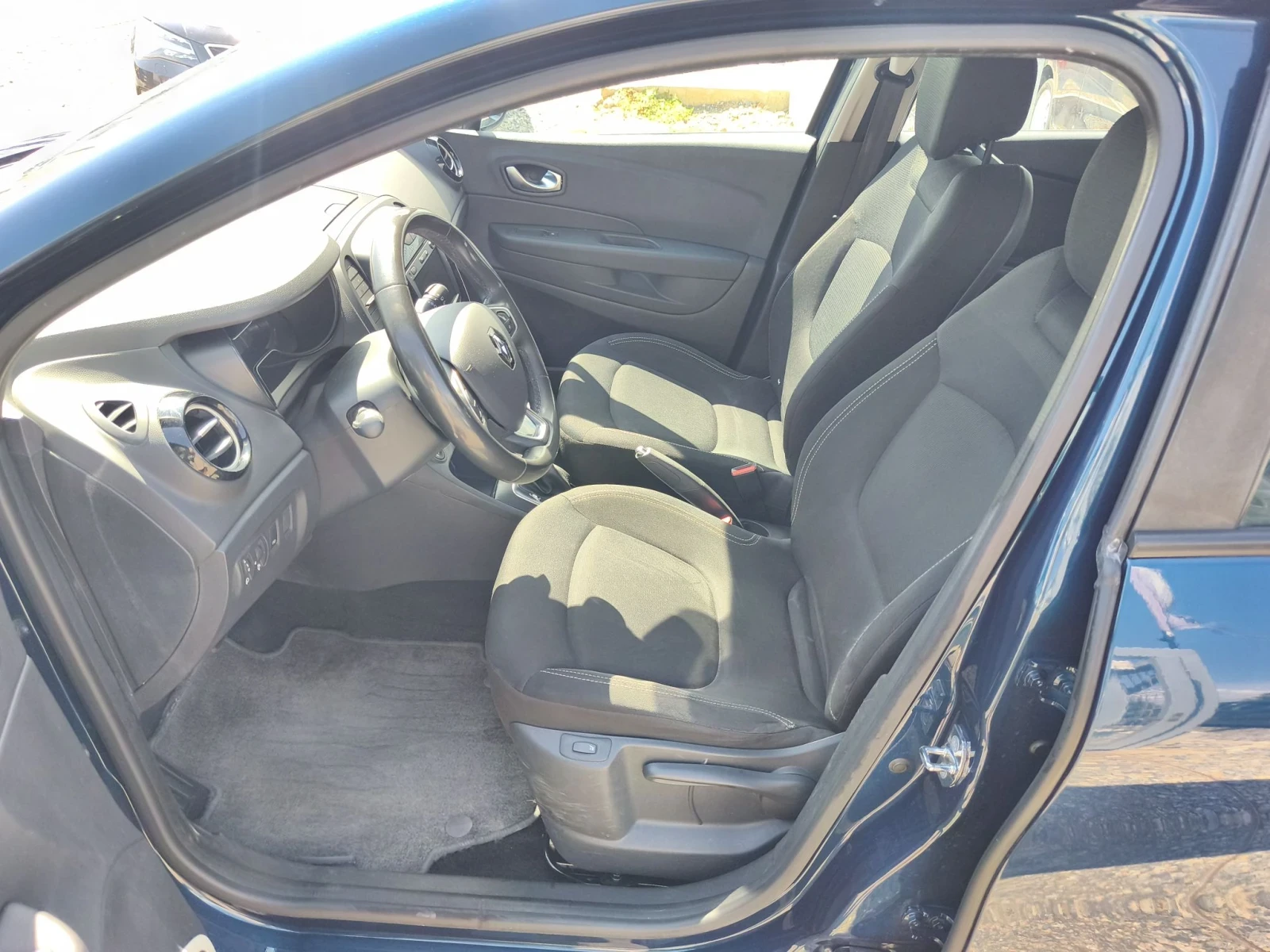 Renault Captur Automatic , снимка 16 - Автомобили и джипове - 55804120