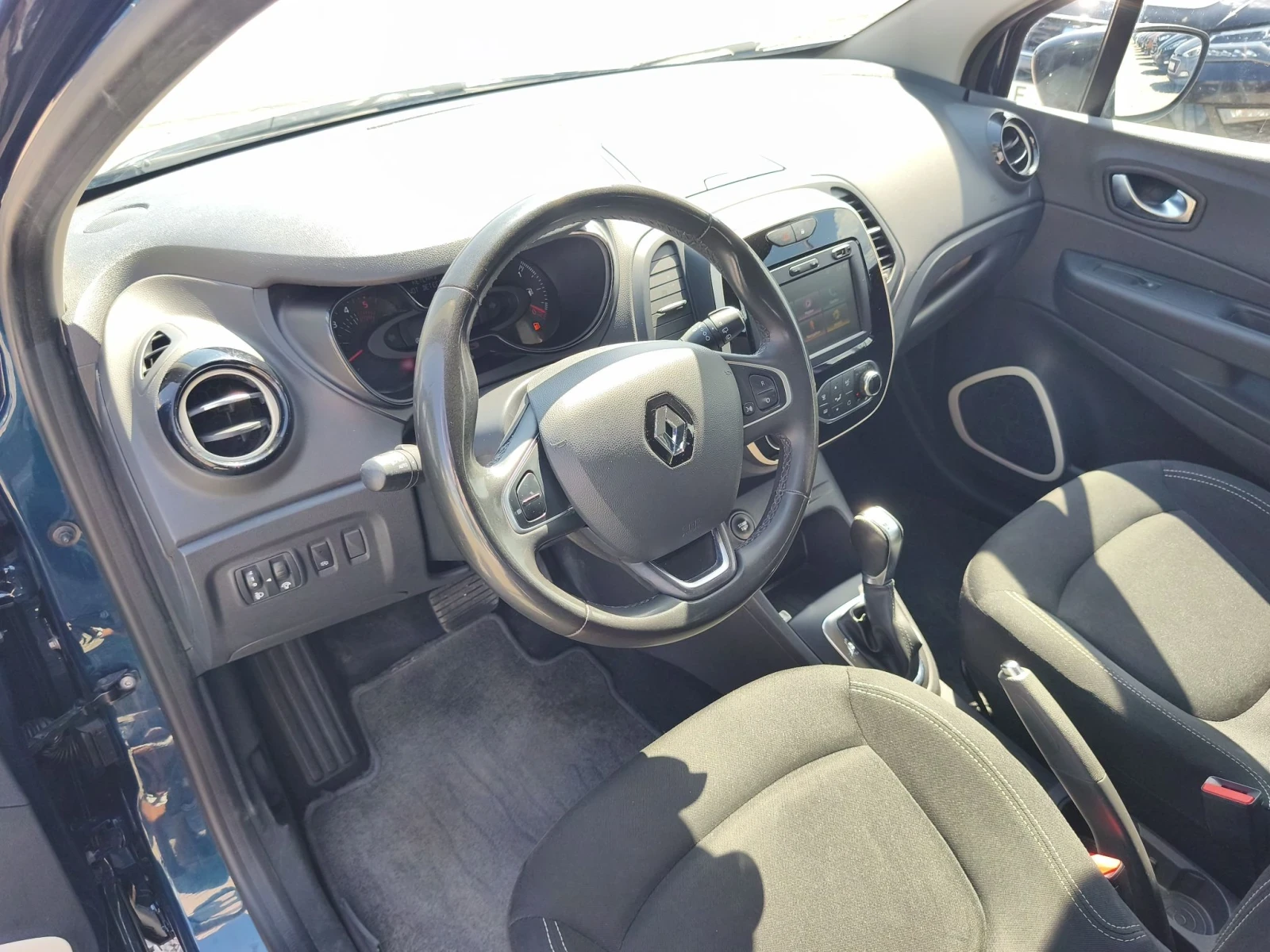 Renault Captur Automatic , снимка 15 - Автомобили и джипове - 55804120