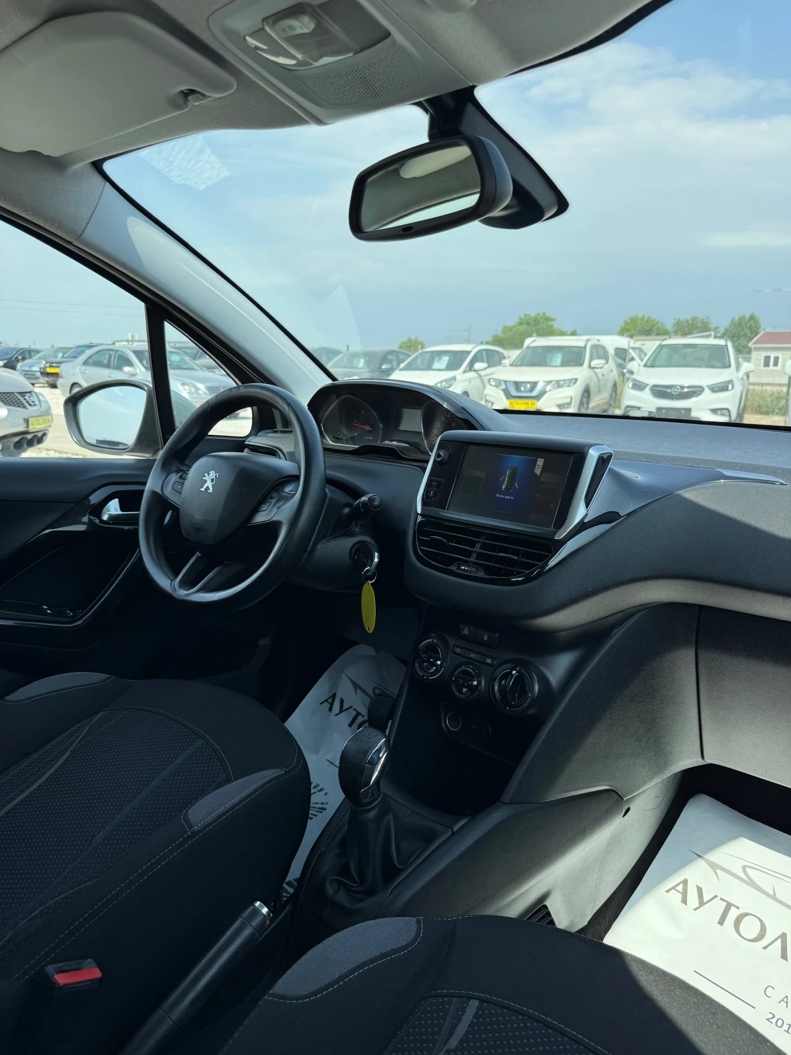 Peugeot 208 1.4 HDi ITALY, снимка 8 - Автомобили и джипове - 55897666