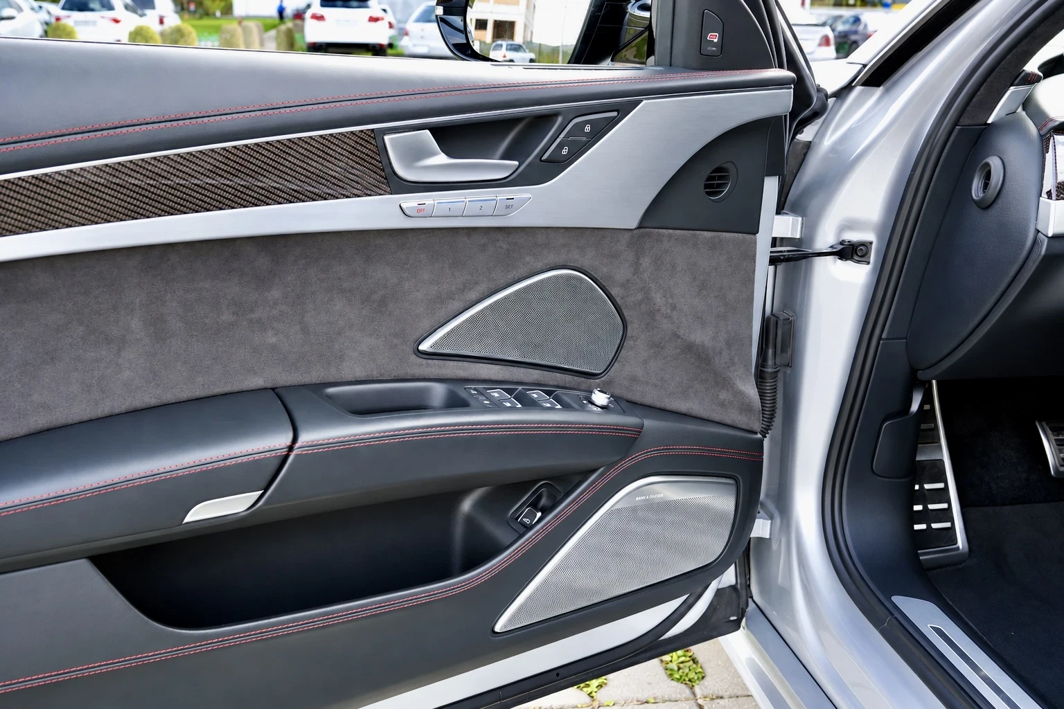 Audi S8 * Plus* Matrix* B&O* 360* Night* Distr* , снимка 7 - Автомобили и джипове - 56429744
