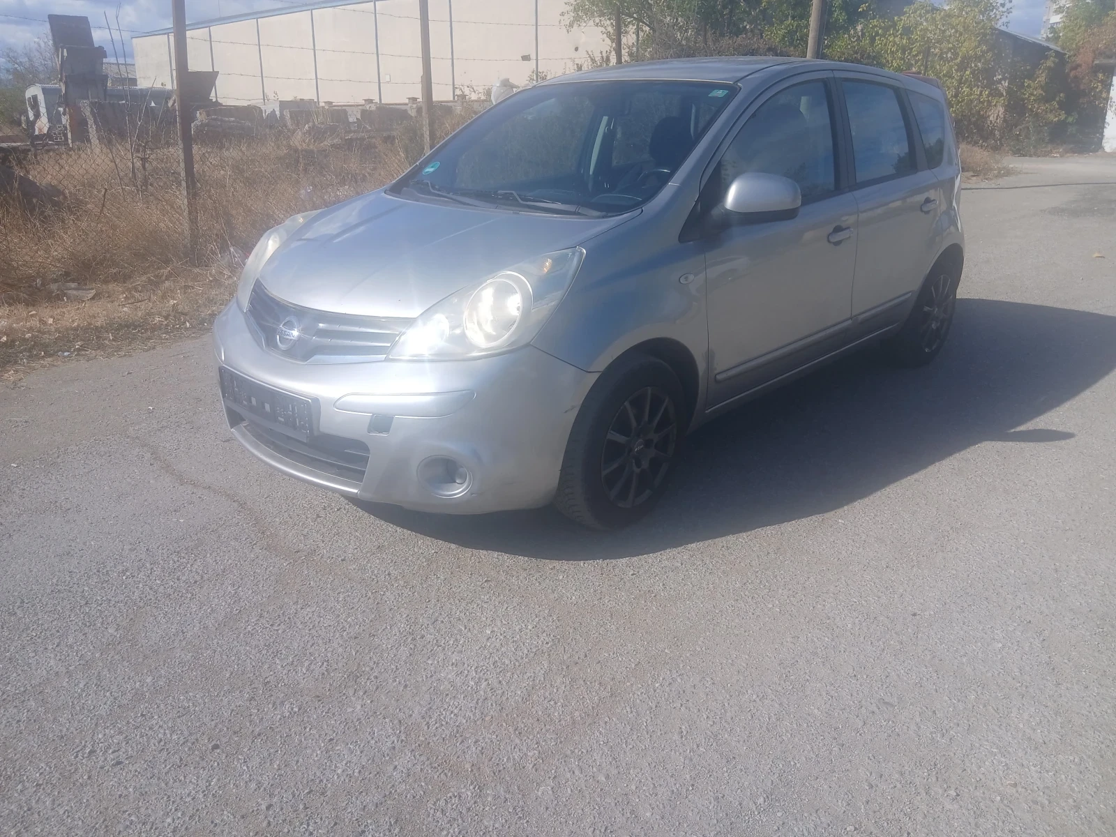 Nissan Note 1.5dci navi, снимка 3 - Автомобили и джипове - 56475611